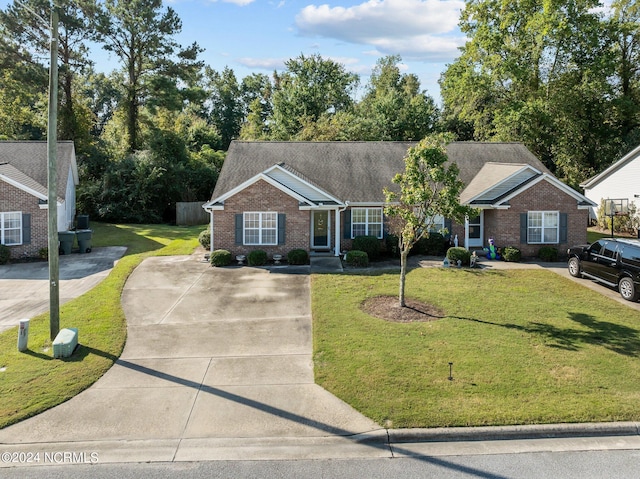 single story home featuring a front yard