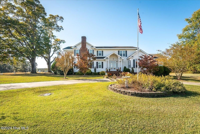 view of front of property with a front lawn