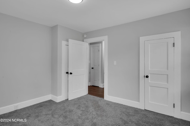 unfurnished bedroom featuring carpet floors and baseboards