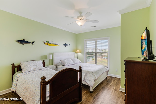 bedroom featuring ceiling fan, crown molding, and dark hardwood / wood-style floors