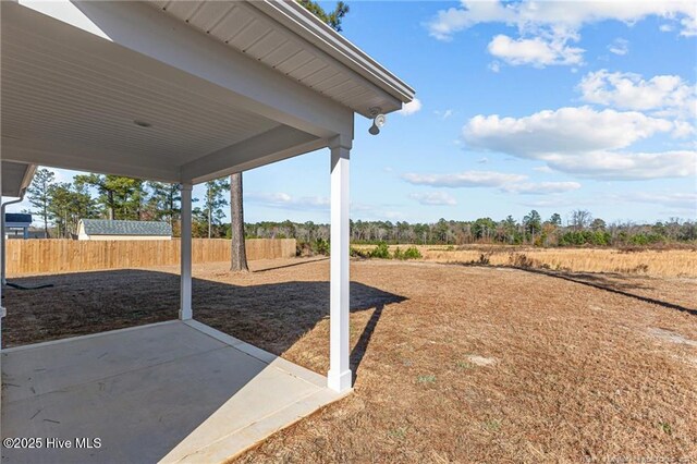 view of yard featuring a patio area