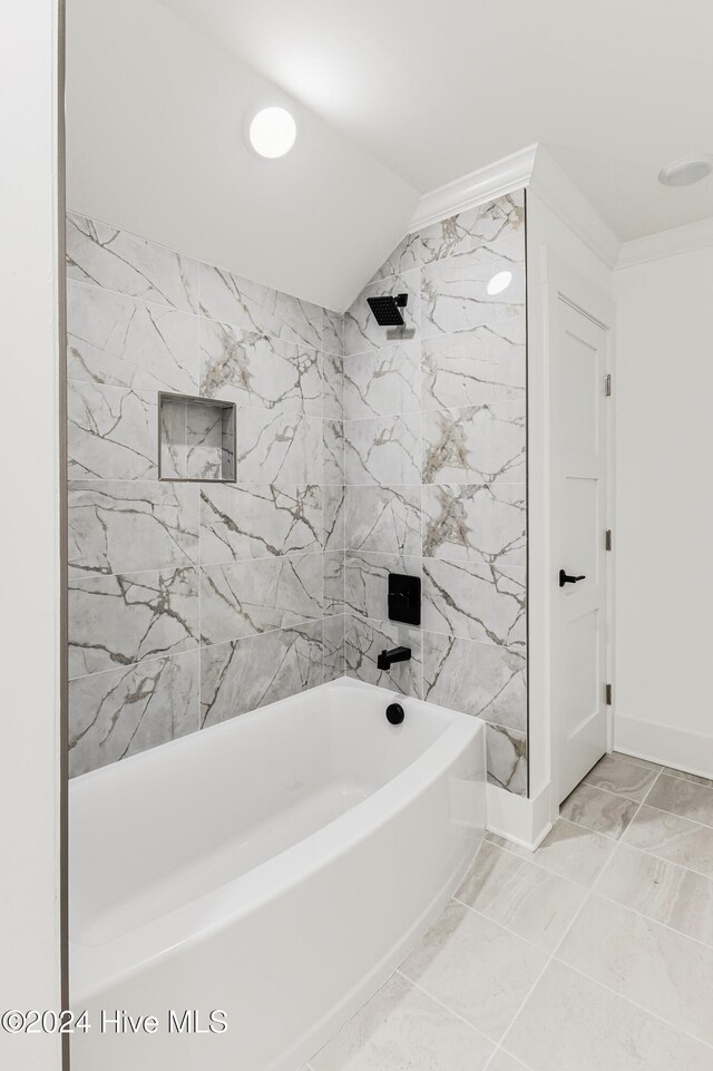 bathroom featuring tiled shower / bath combo