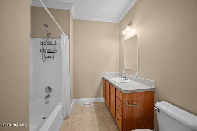 full bathroom featuring shower / bath combo with shower curtain, crown molding, vanity, and toilet