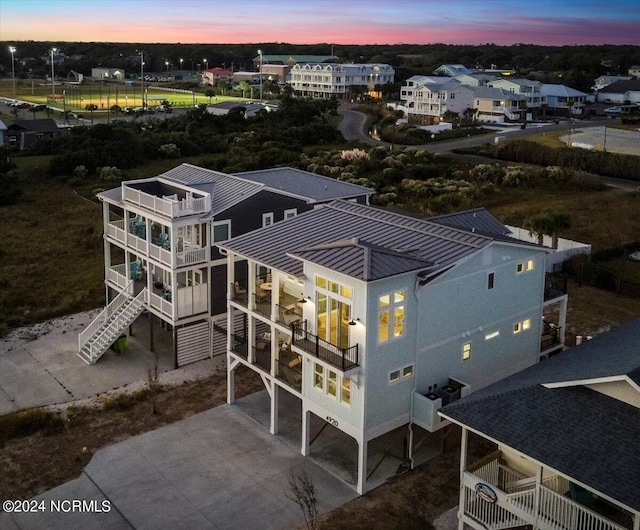 view of aerial view at dusk