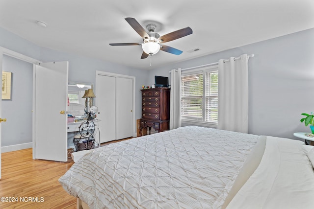 bedroom featuring hardwood / wood-style floors, ceiling fan, and a closet