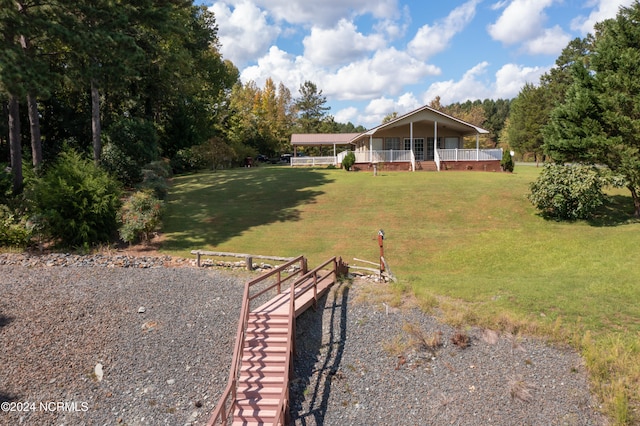 view of front of property featuring a front yard and covered porch