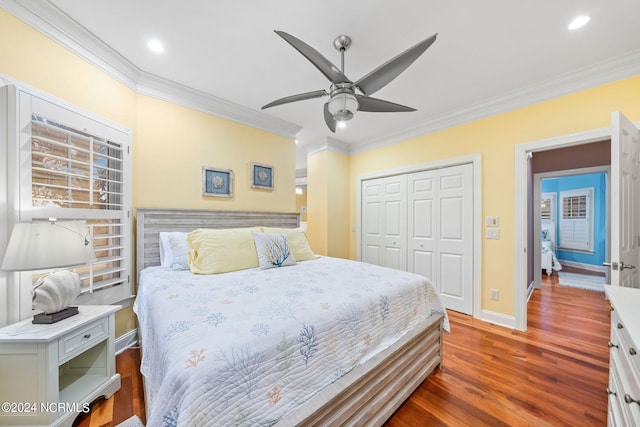 bedroom featuring a closet, ornamental molding, dark wood-type flooring, and ceiling fan