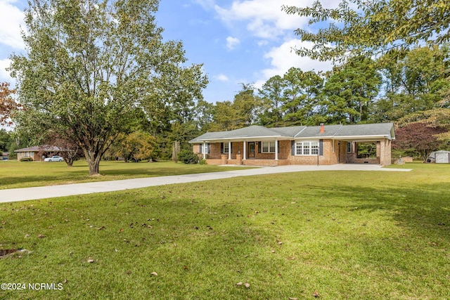 ranch-style house featuring a front yard