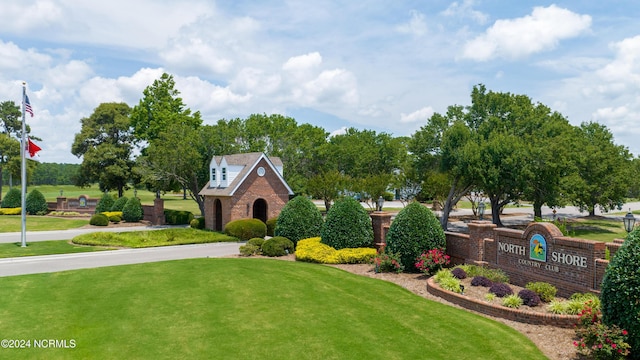 view of front of home with a front lawn