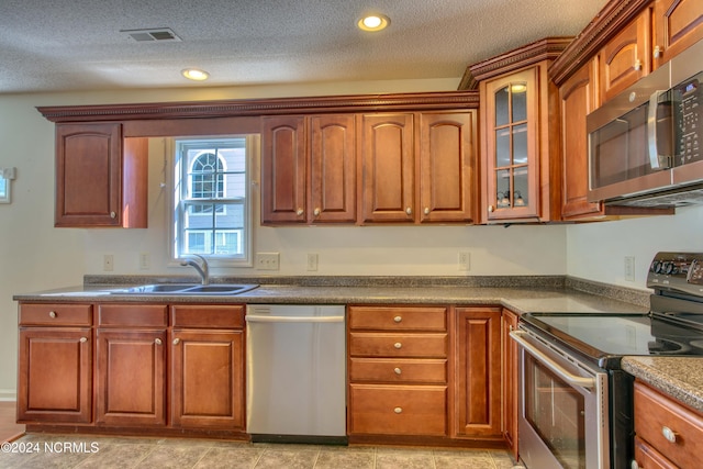 kitchen featuring sink, stainless steel appliances, and a textured ceiling