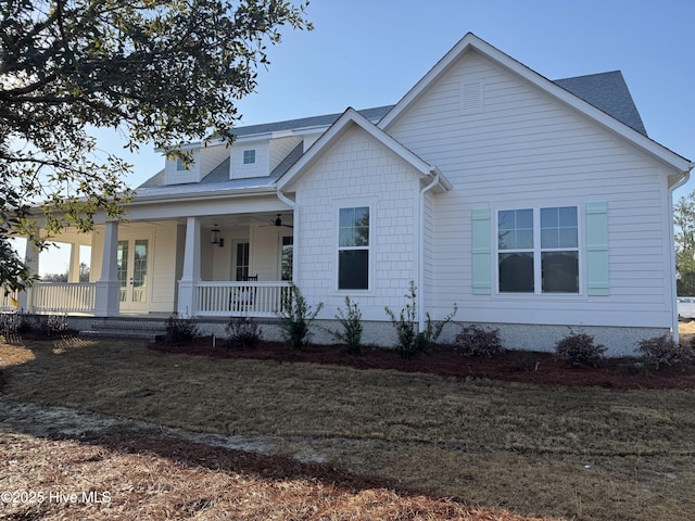 view of front of property featuring covered porch, a front yard, and a ceiling fan