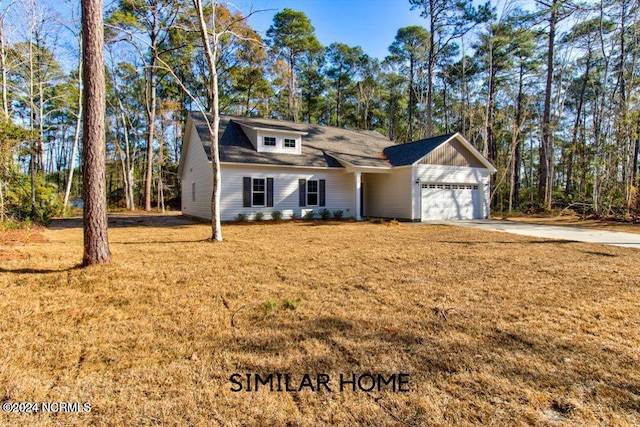 view of front of house featuring a front lawn and a garage