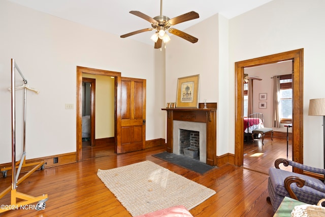 living room featuring hardwood / wood-style flooring and ceiling fan