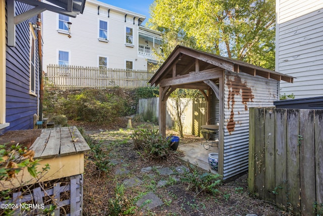 view of yard with a patio area