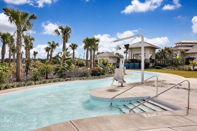 view of swimming pool