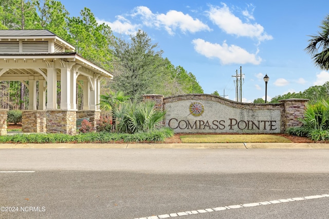 view of community / neighborhood sign