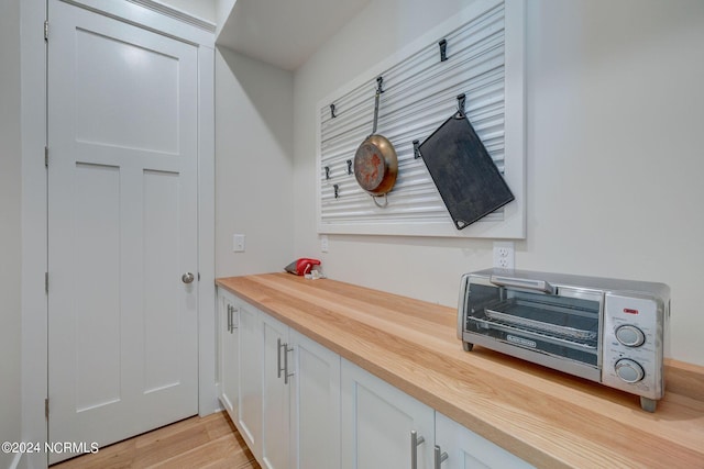 7 S Waterfront Pl, Hampstead, NC 28443 - interior space featuring a toaster and light wood-type flooring