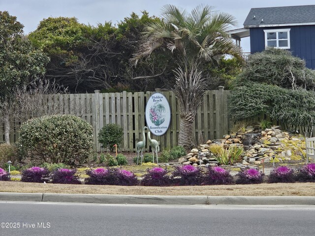 view of community / neighborhood sign