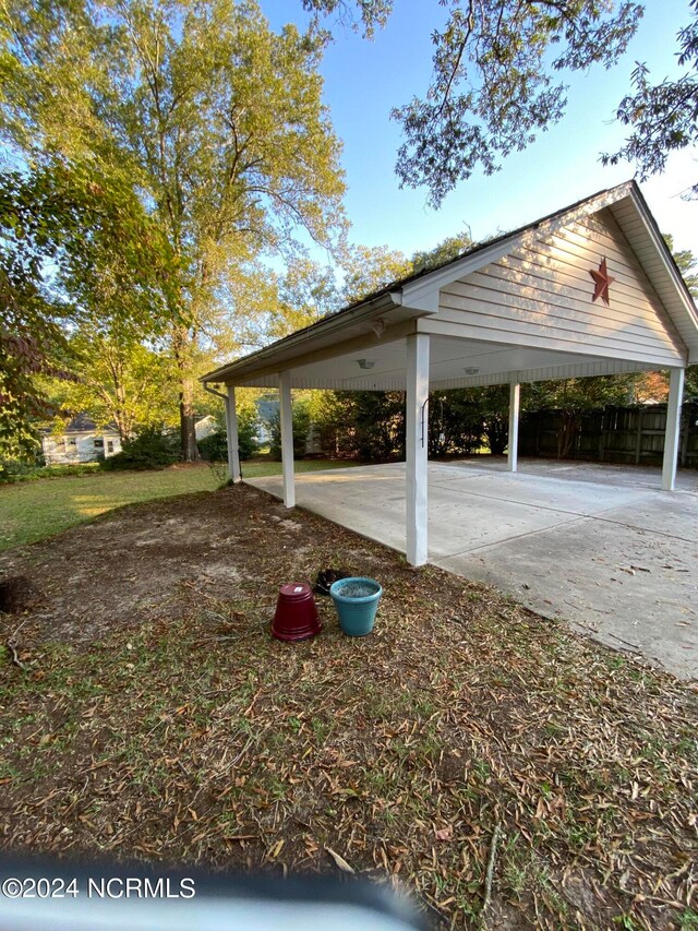 view of yard with a carport