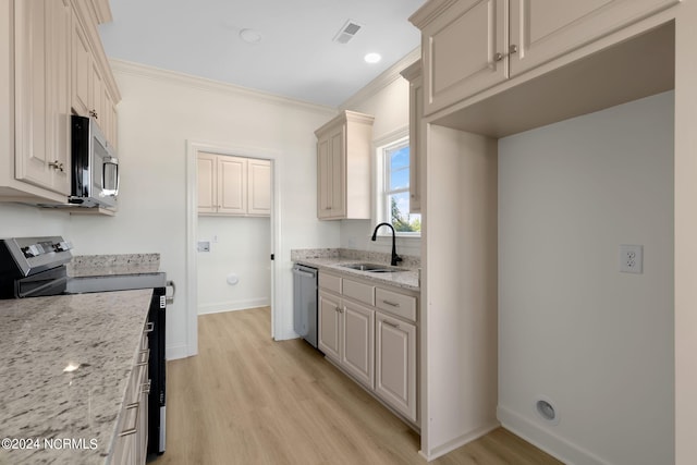 kitchen featuring light hardwood / wood-style flooring, crown molding, appliances with stainless steel finishes, and sink