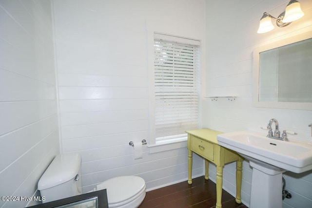 bathroom featuring toilet