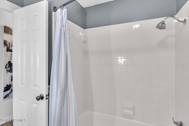 bathroom with shower / tub combo