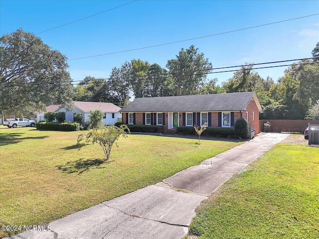 single story home featuring a front lawn