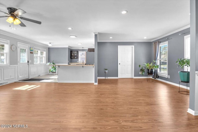 entrance foyer featuring hardwood / wood-style floors, ceiling fan, and ornamental molding