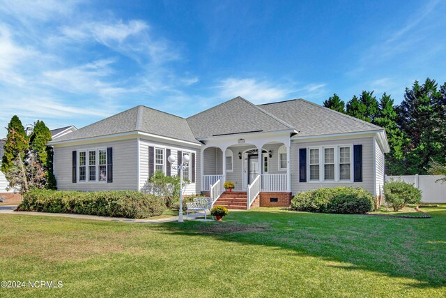 view of front facade featuring a front yard