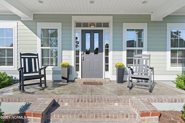 property entrance featuring a porch