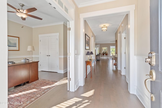 entrance foyer with hardwood / wood-style floors, ceiling fan, and crown molding