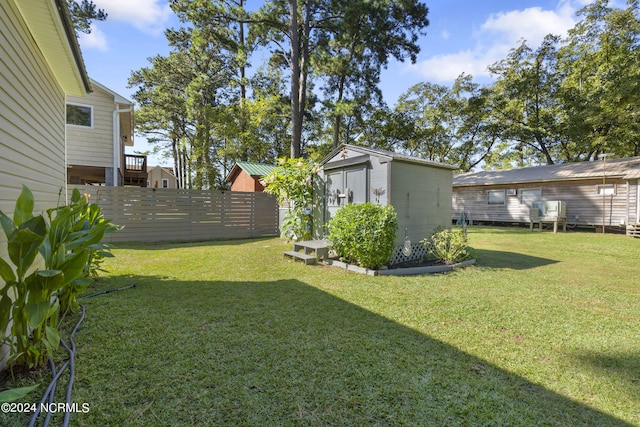 view of yard with a storage unit