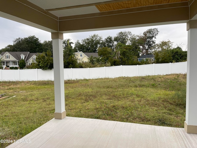 view of yard featuring a patio area