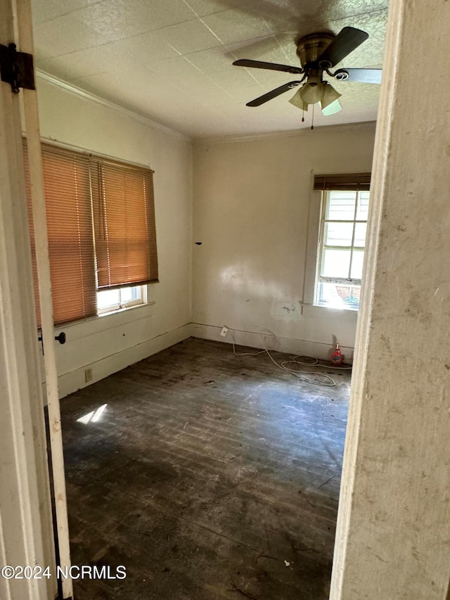 empty room with ceiling fan