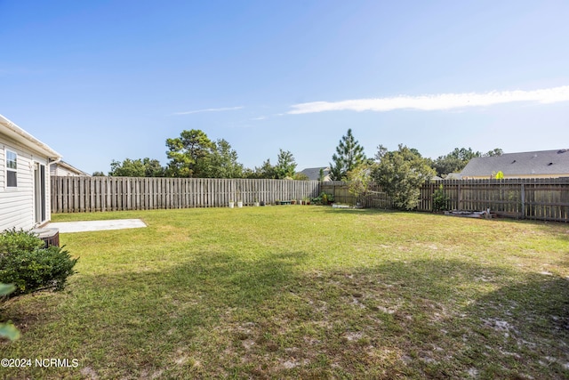 view of yard with a patio