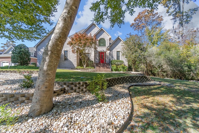 view of front of property with a front yard