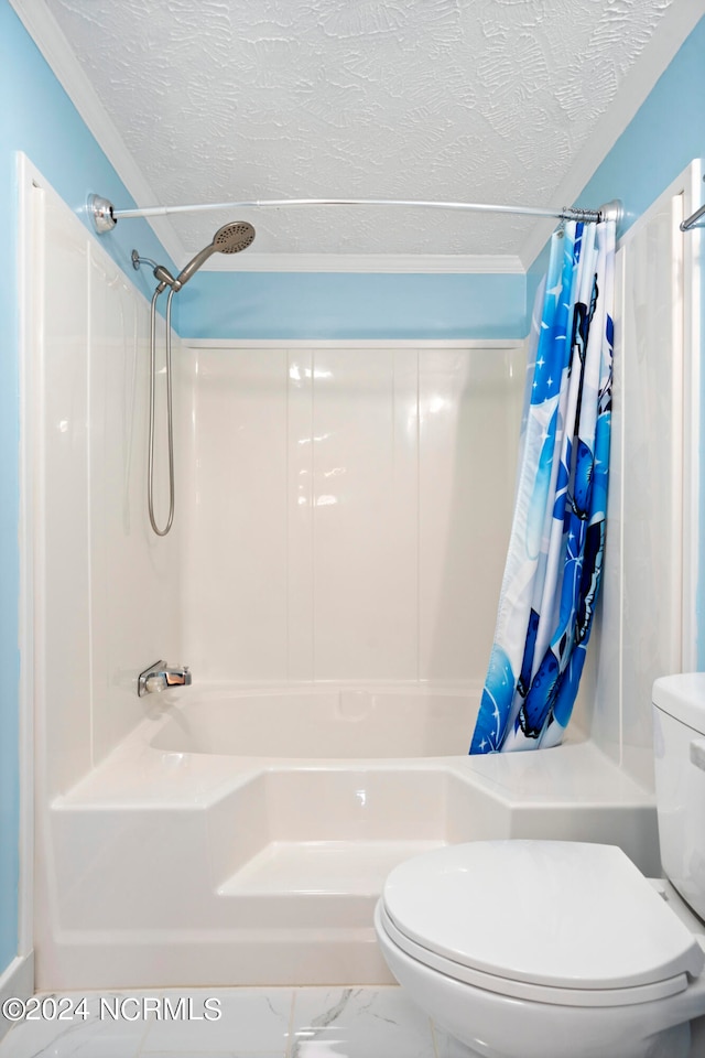 bathroom featuring toilet, a textured ceiling, shower / bath combo, and ornamental molding