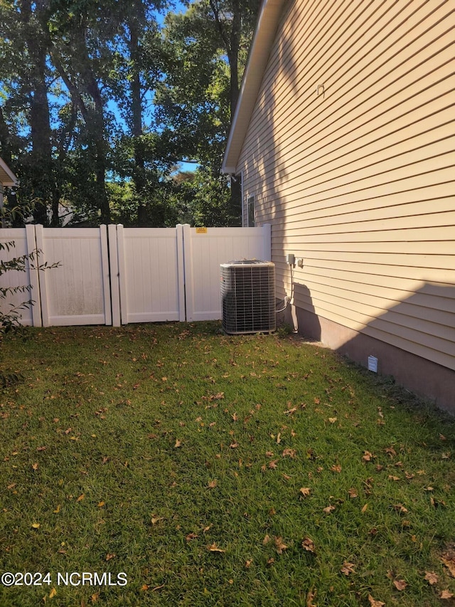 view of yard featuring cooling unit