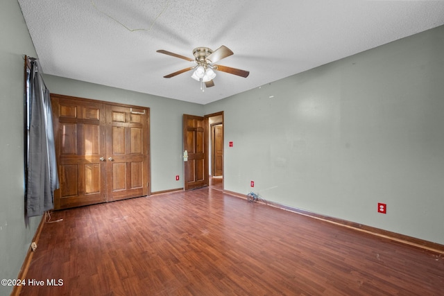 unfurnished bedroom featuring a textured ceiling, hardwood / wood-style flooring, and ceiling fan