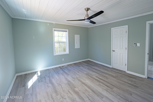 unfurnished room with ornamental molding, light wood-type flooring, and ceiling fan