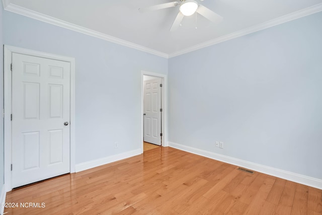 empty room featuring ornamental molding, hardwood / wood-style floors, and ceiling fan