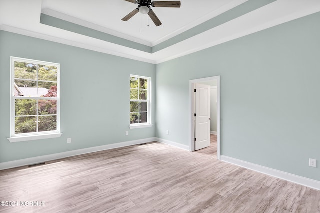 spare room featuring light hardwood / wood-style floors, crown molding, and ceiling fan