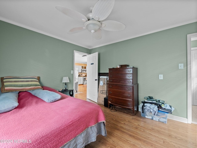 bedroom featuring ornamental molding, light hardwood / wood-style flooring, and ceiling fan