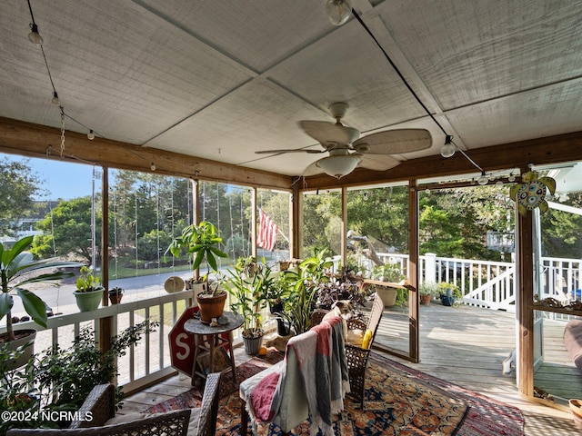 sunroom / solarium featuring ceiling fan