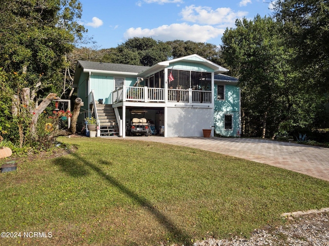 view of front of property with a front lawn