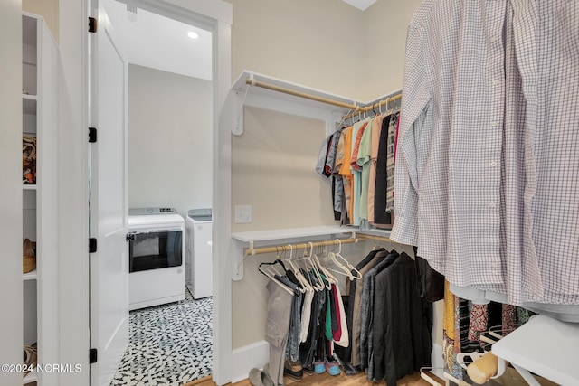 walk in closet featuring separate washer and dryer