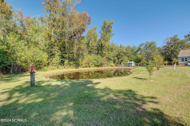 view of yard featuring a water view