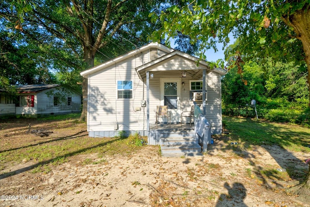 701 Anne St, Laurinburg, NC 28352 - view of front of home featuring a porch