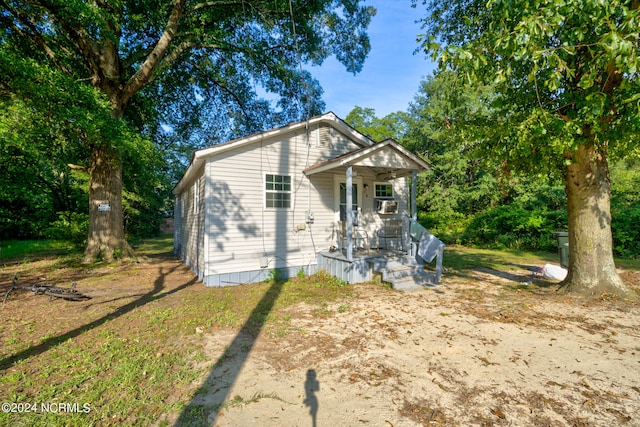 bungalow-style house with covered porch