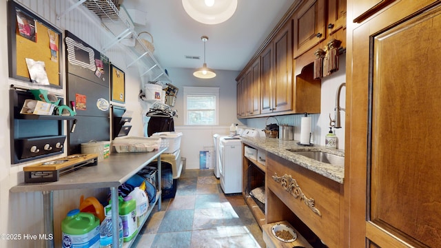 washroom with sink and independent washer and dryer